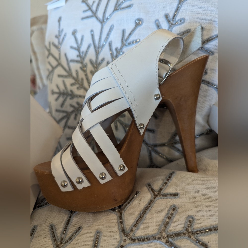Brand New Bakers Sandals Venice Heels White Size 7